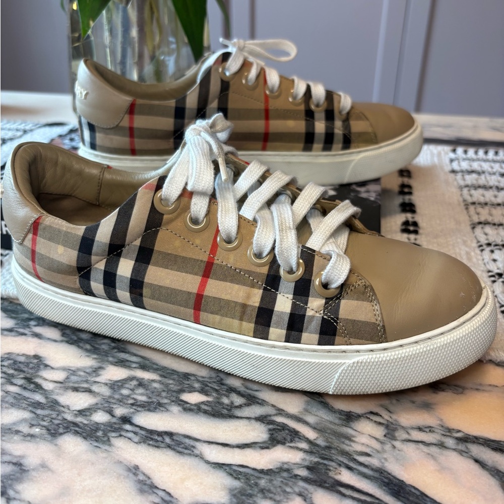 Authentic BURBERRY Jack Vintage Check Low Top Sneakers. - Picture 4 of 12